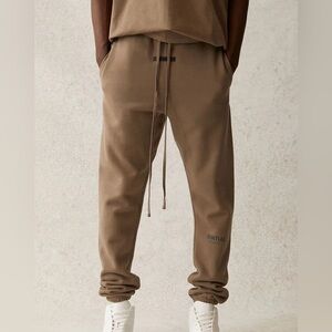 Essentials Fear of God Essential Sweatpant in Harvest